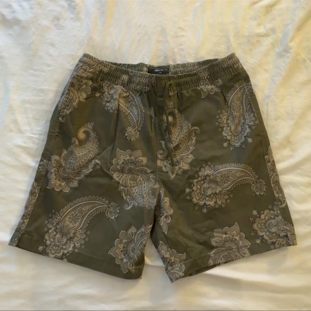 Forever 21 Men’s Paisley Print Shorts in Olive Green | NEW | size M - Picture 5 of 8